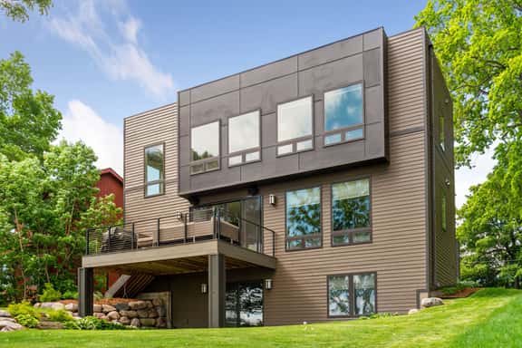 Lakefront Luxury - Image 1