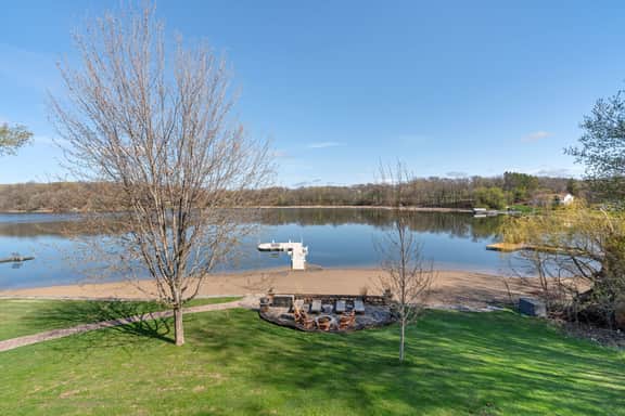 Maple Lake Chalet - Image 3
