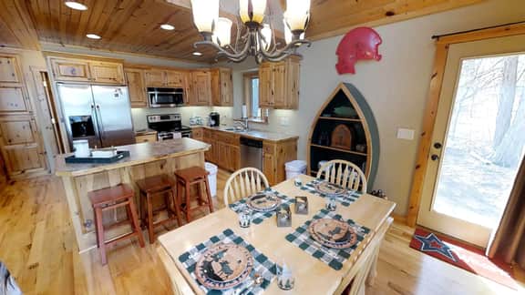 Lakefront Hideaway - Image 3