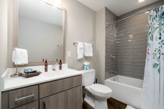 Sable 305 - One Bedroom - Image 5